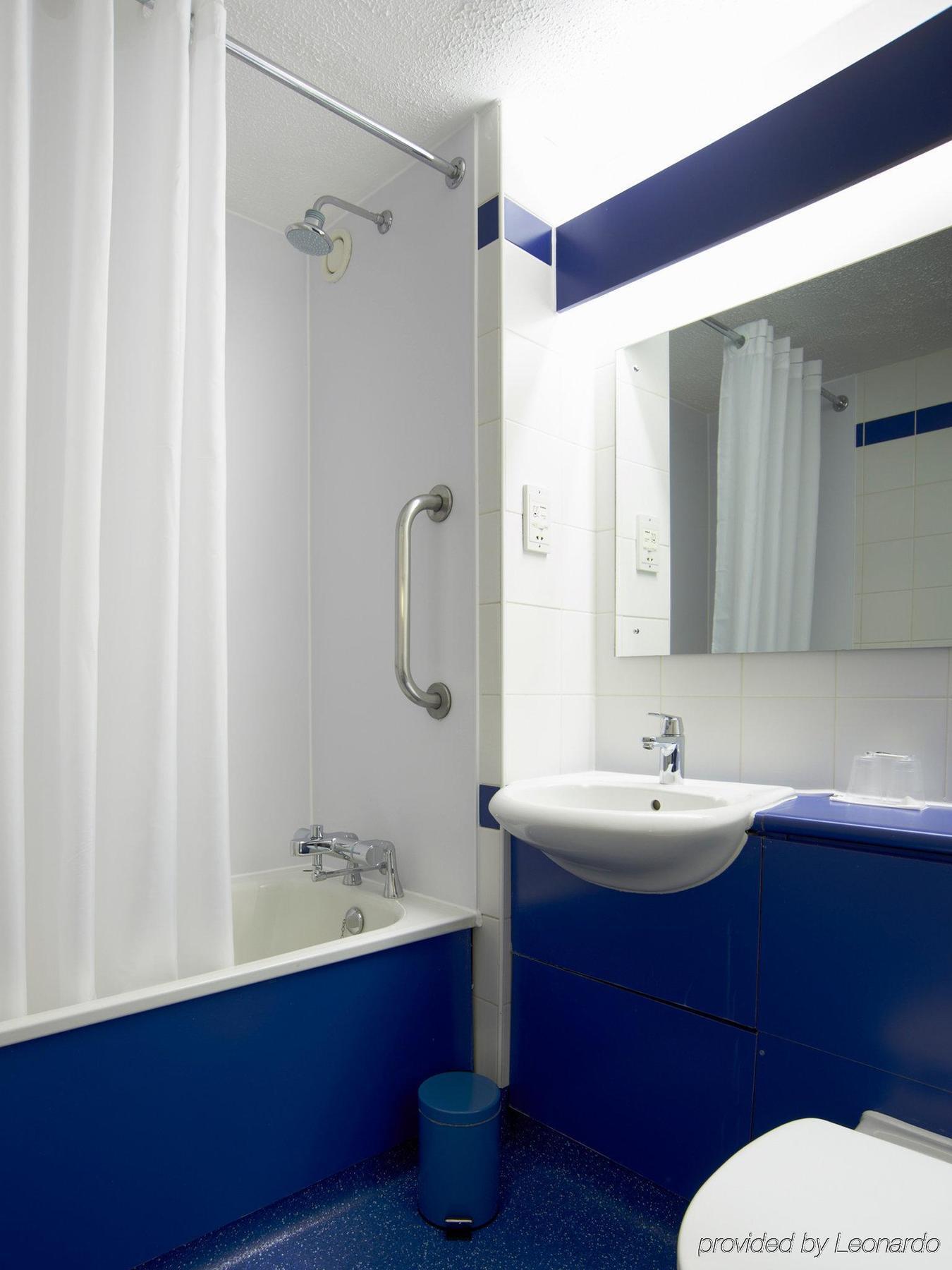 Travelodge Guildford Eksteriør billede