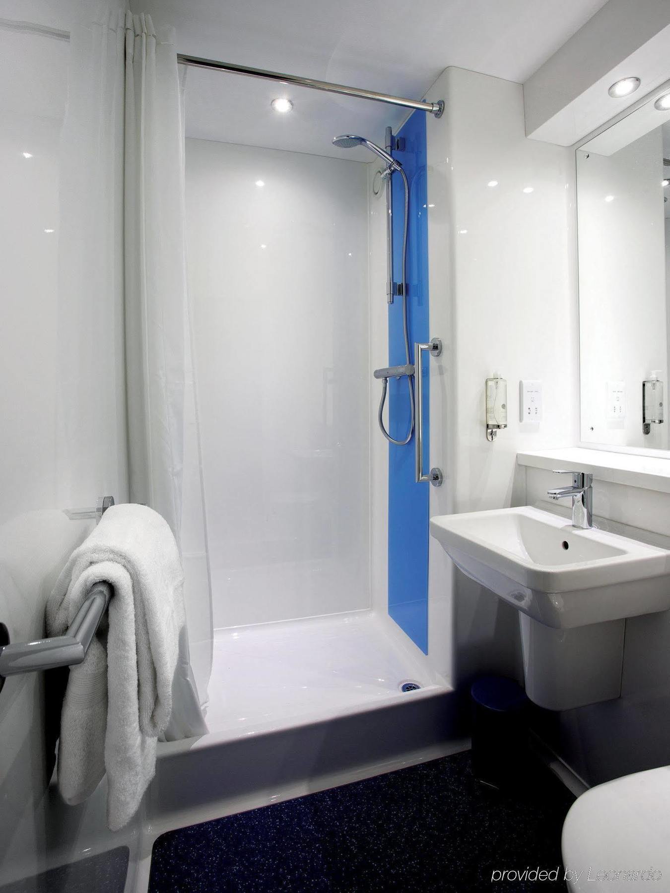 Travelodge Guildford Eksteriør billede