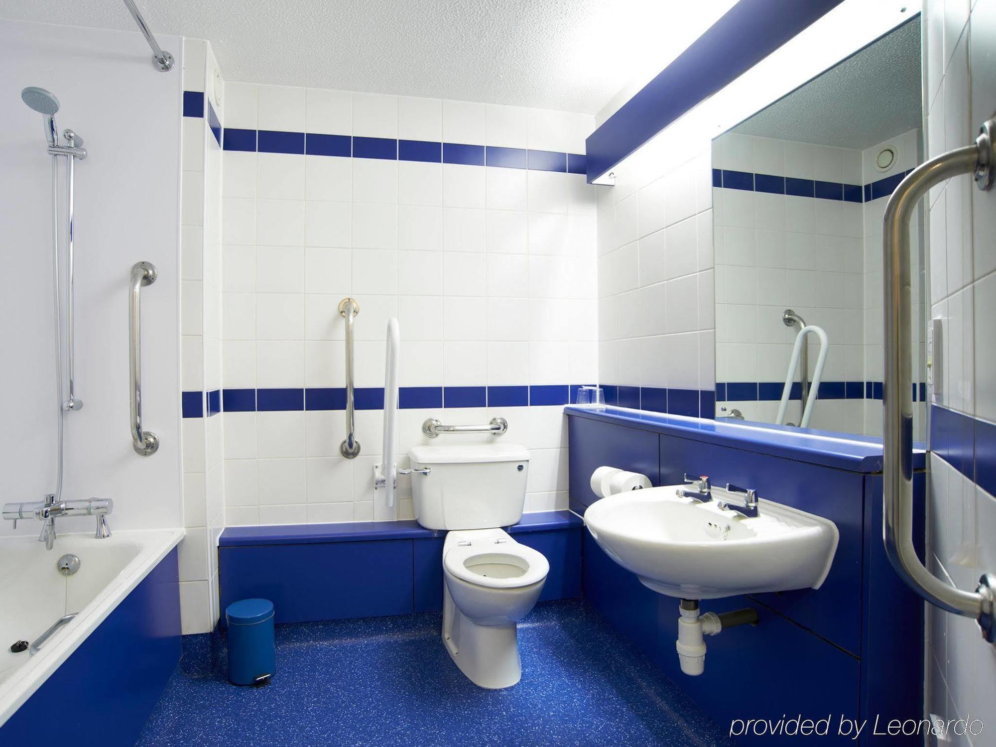 Travelodge Guildford Eksteriør billede